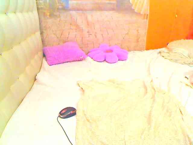 HOTLILLIE webcam