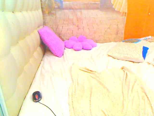 HOTLILLIE webcam