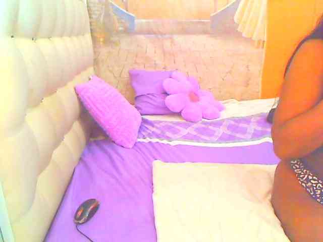 HOTLILLIE webcam