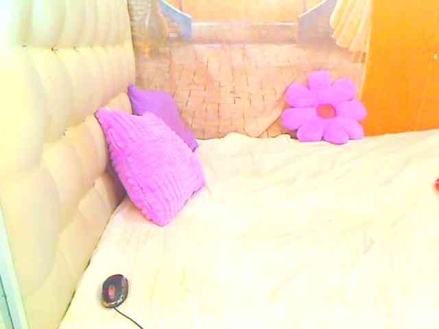 HOTLILLIE webcam