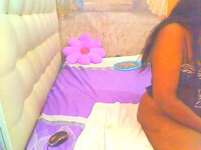 HOTLILLIE webcam