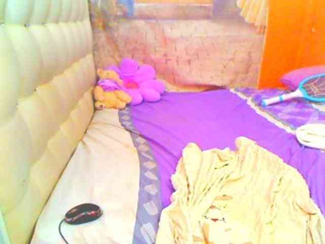 HOTLILLIE webcam