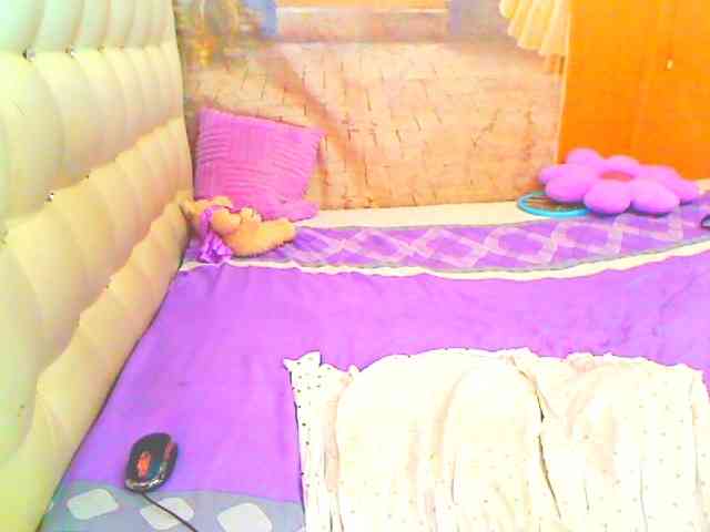 HOTLILLIE webcam