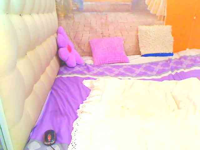 HOTLILLIE webcam