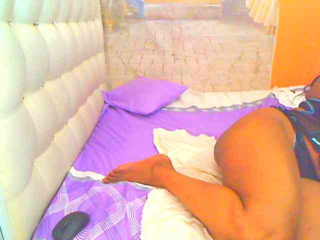 HOTLILLIE webcam