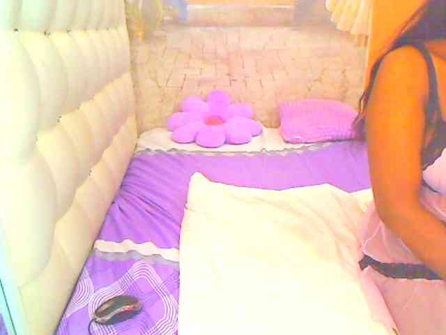 HOTLILLIE webcam