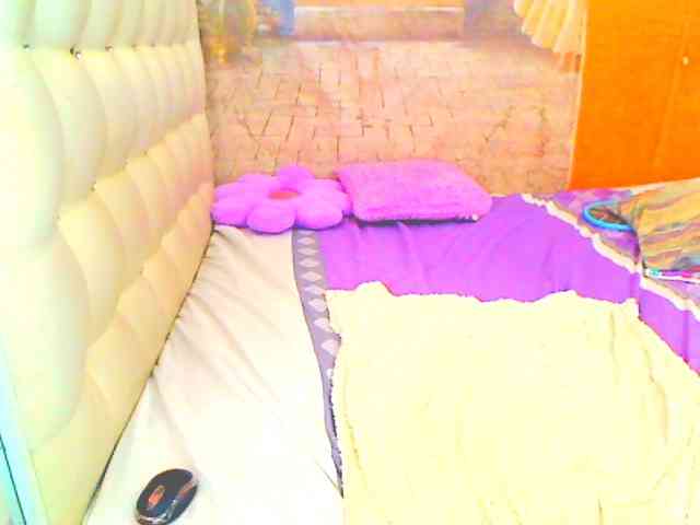 HOTLILLIE webcam
