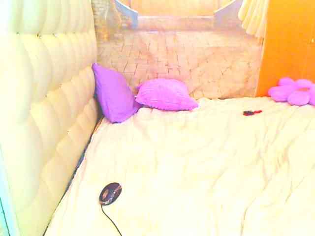 HOTLILLIE webcam