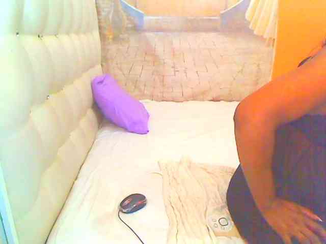 HOTLILLIE webcam