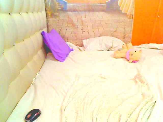 HOTLILLIE webcam