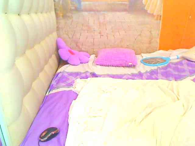 HOTLILLIE webcam