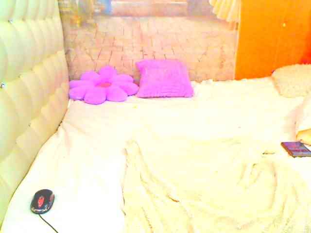 HOTLILLIE webcam