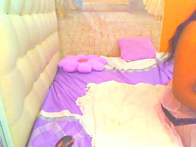 HOTLILLIE webcam
