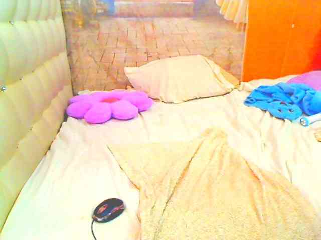 HOTLILLIE webcam