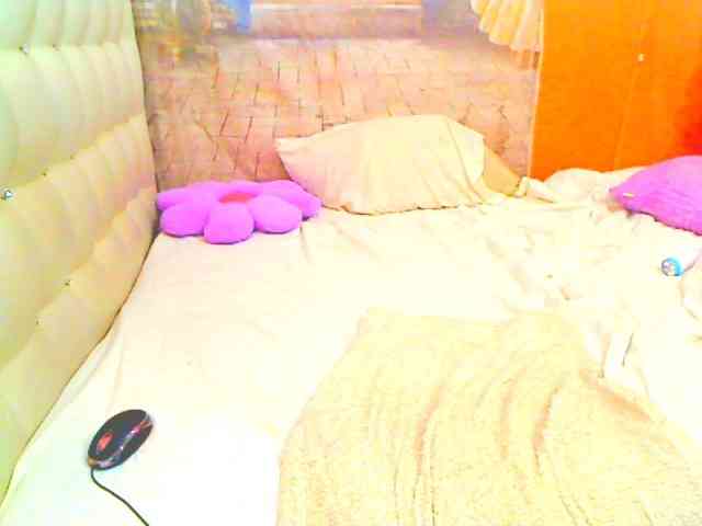 HOTLILLIE webcam