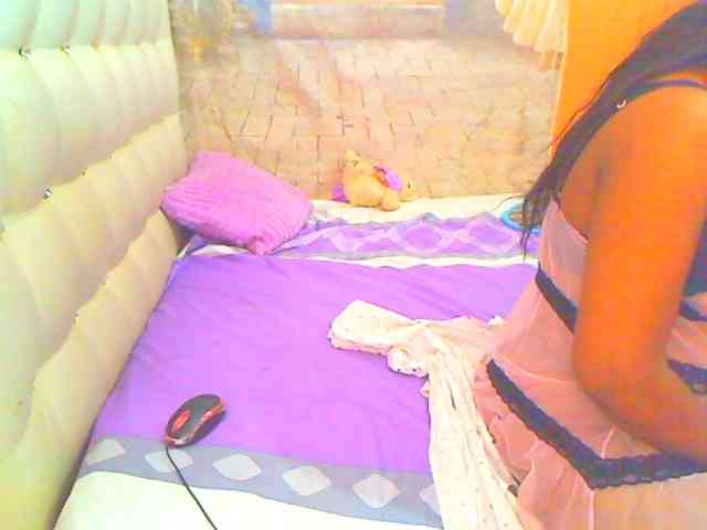 HOTLILLIE webcam