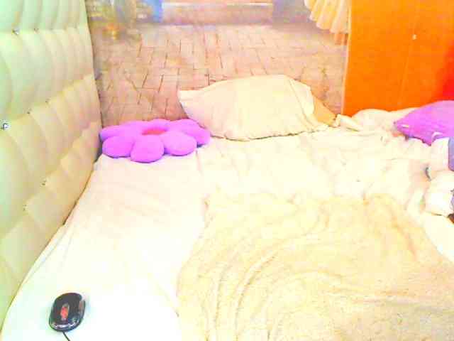 HOTLILLIE webcam