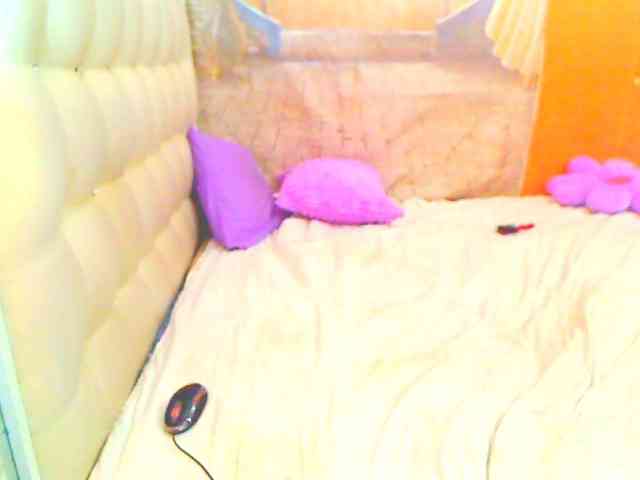 HOTLILLIE webcam