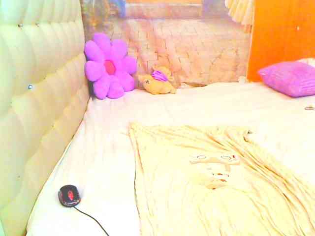 HOTLILLIE webcam