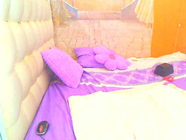 HOTLILLIE webcam