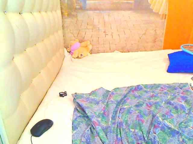 HOTLILLIE webcam