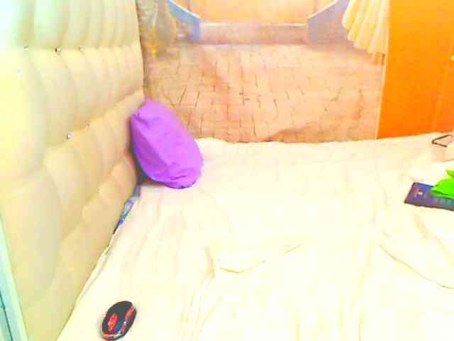 HOTLILLIE webcam