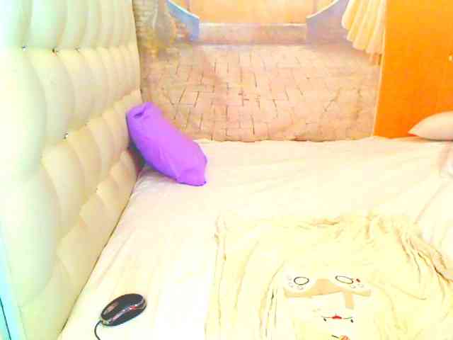 HOTLILLIE webcam