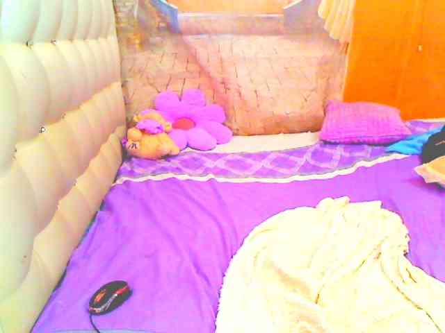 HOTLILLIE webcam