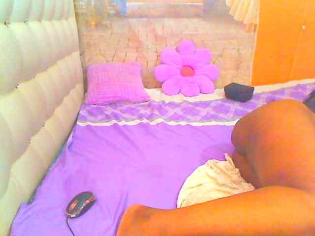 HOTLILLIE webcam