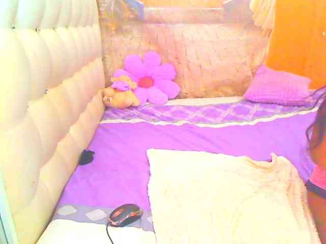 HOTLILLIE webcam