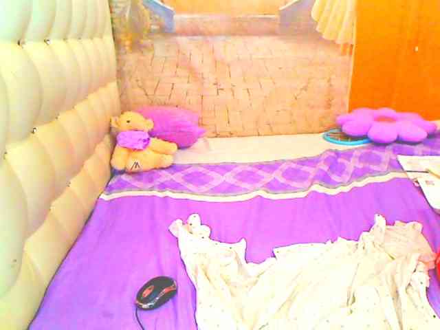 HOTLILLIE webcam