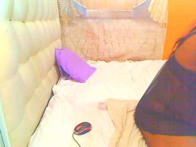 HOTLILLIE webcam