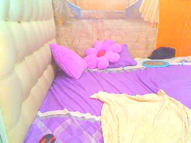 HOTLILLIE webcam