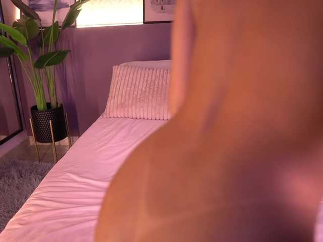 IzzyWild live cam on BongaCams