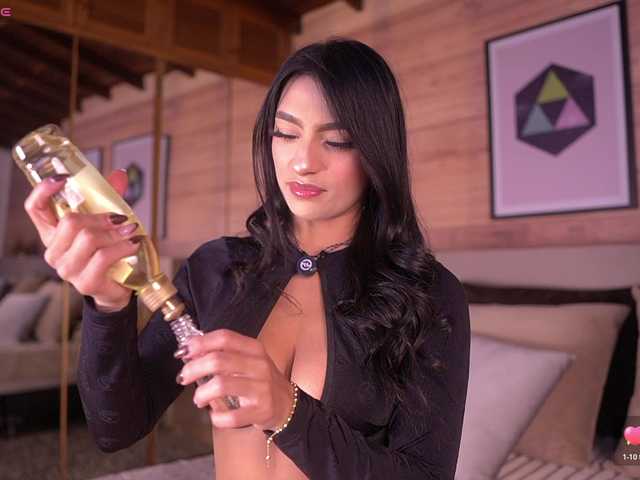 IzzyWild live webcam show