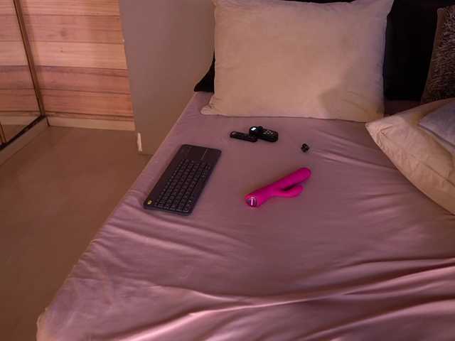 IzzyWild live cam