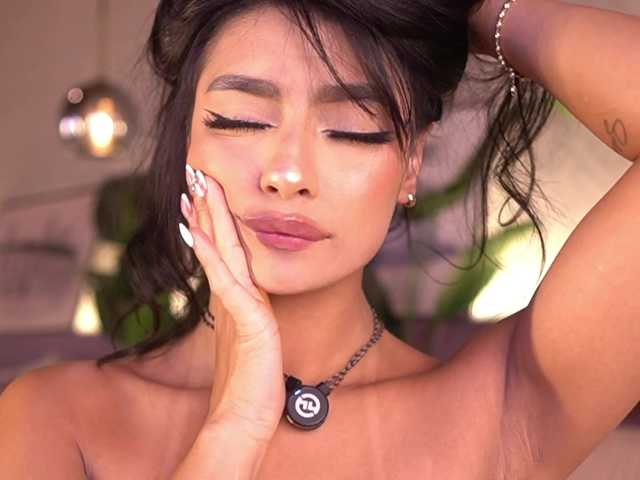 IzzyWild's BongaCams show and profile