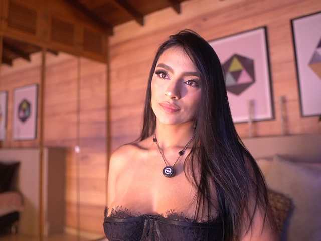 le modèle IzzyWild est en webcam porno dans un show sur le site bongacams, il possède les tags suivants: Latino/Hispanic,Brunette,Shaved