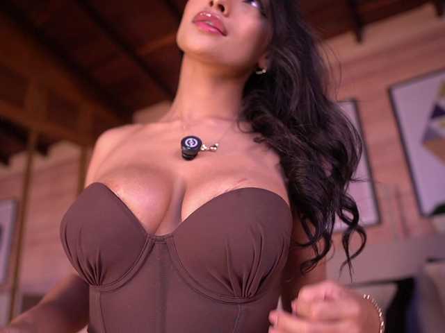 IzzyWild live cam on BongaCams