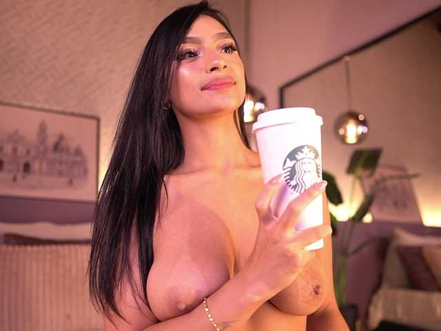 IzzyWild live cam on BongaCams