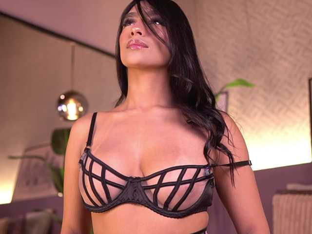 IzzyWild live cam on BongaCams