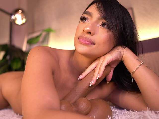 IzzyWild live cam on BongaCams