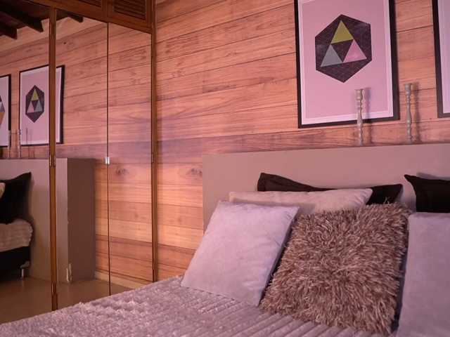 IzzyWild live cam