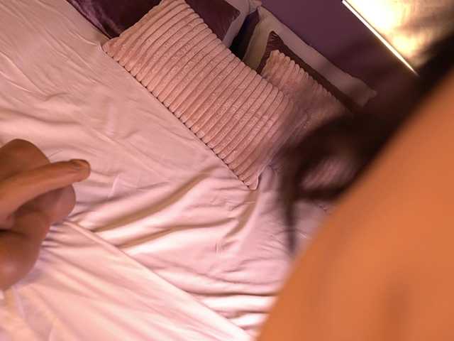 IzzyWild live cam