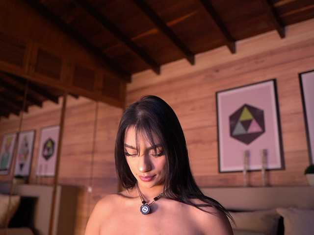 IzzyWild live cam on BongaCams