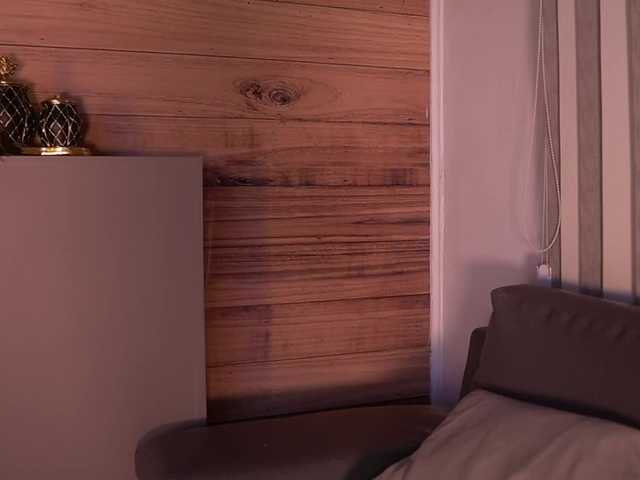 IzzyWild live cam