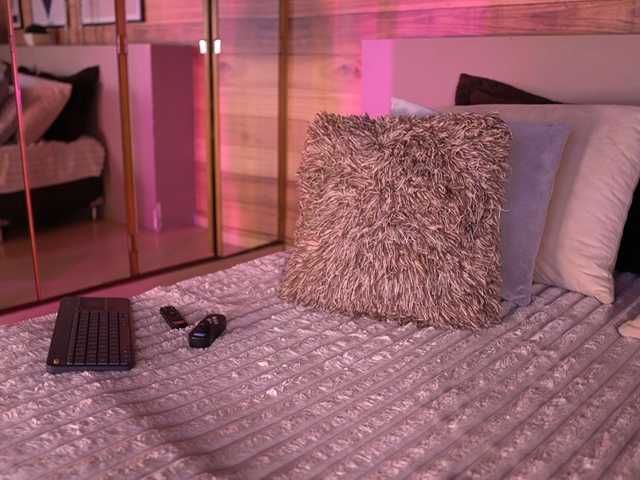 IzzyWild live cam