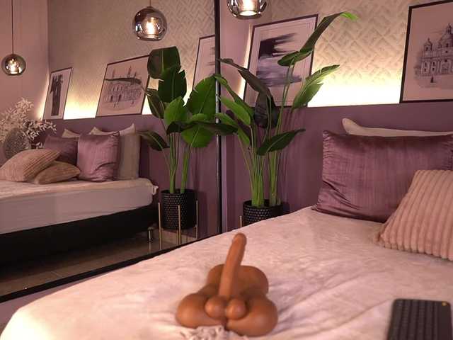 IzzyWild's BongaCams show and profile