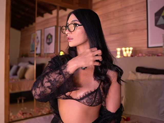 IzzyWild live cam on BongaCams
