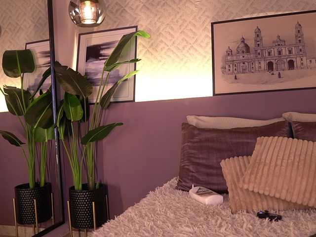 IzzyWild live cam on BongaCams